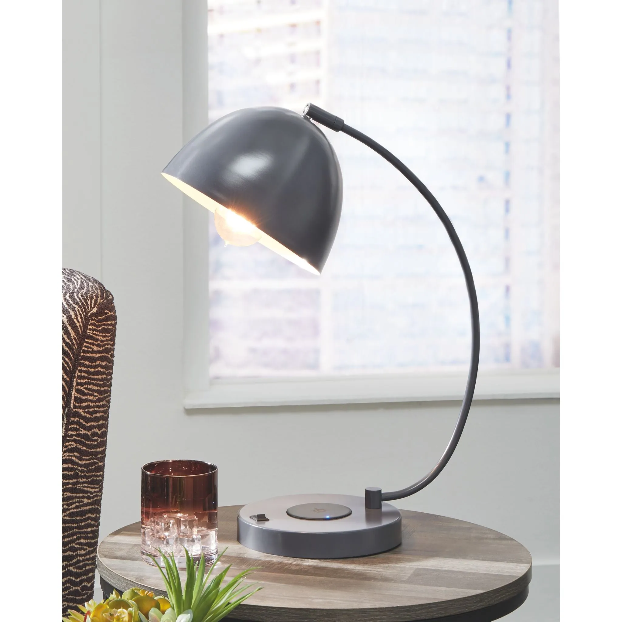 Austbeck Desk Lamp (Single)