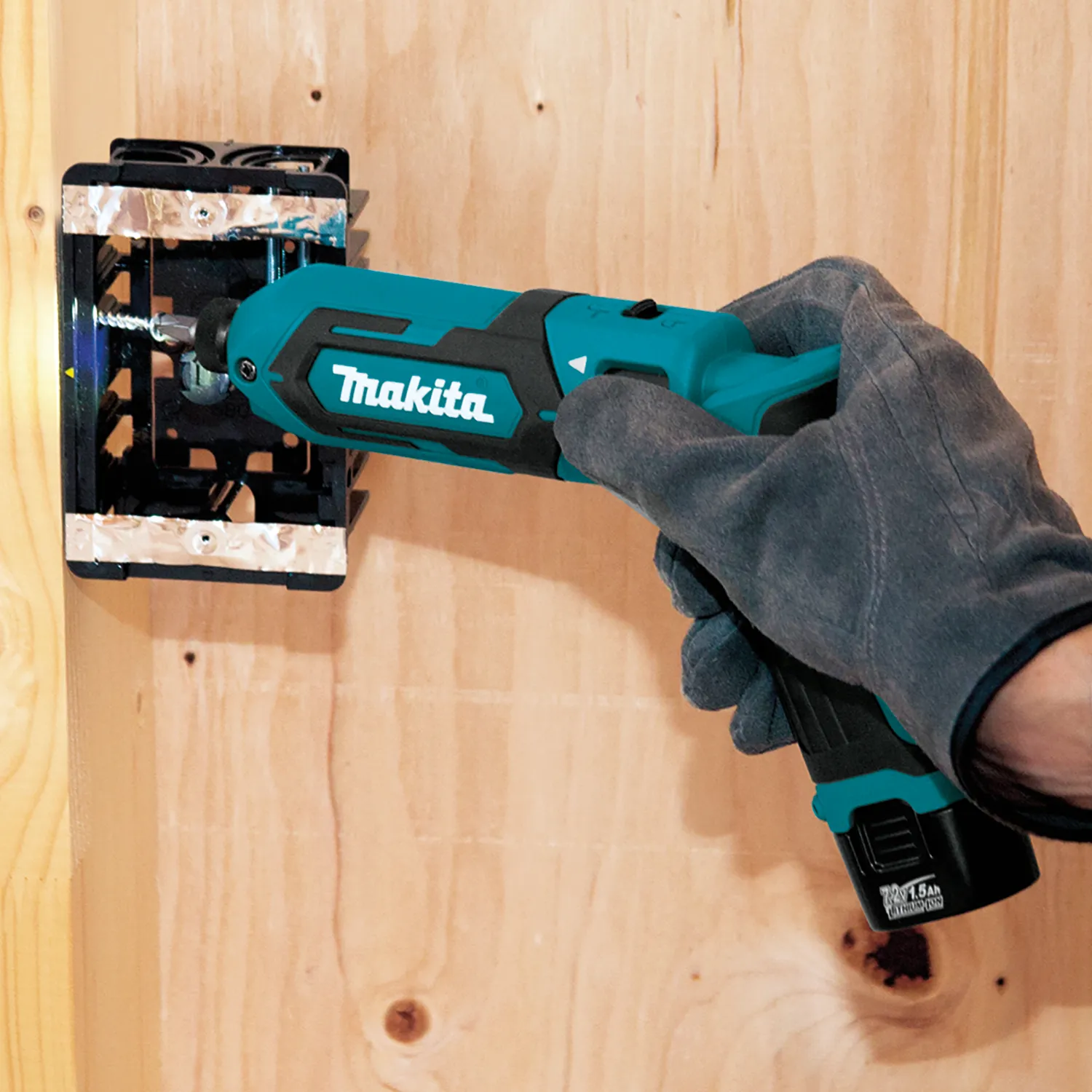 Makita (TD022DSE) 7.2V Impact Driver Kit