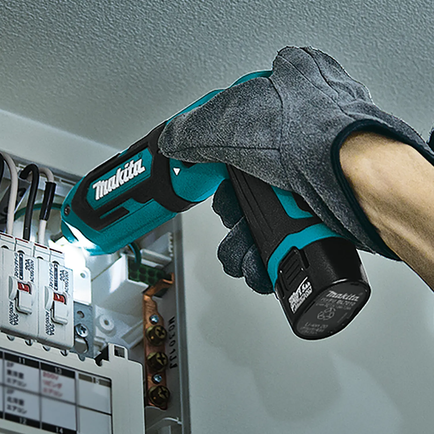 Makita (TD022DSE) 7.2V Impact Driver Kit