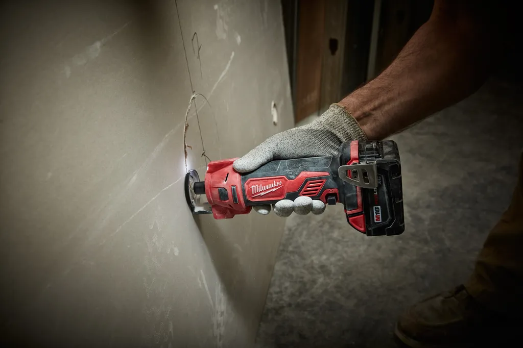 Milwaukee M18 8.9" Cut Out Tool