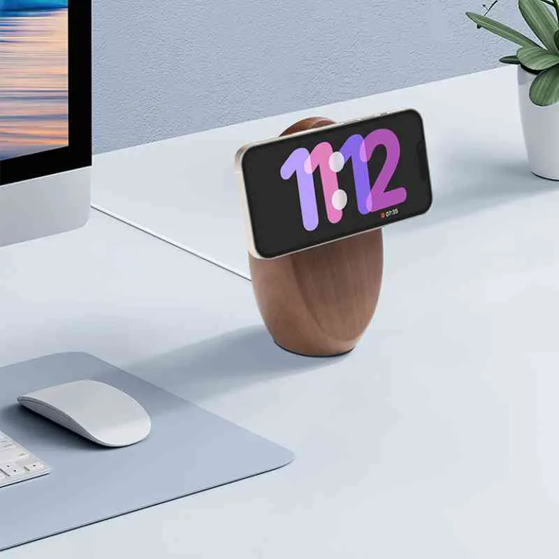 Universal Magnetic Charging Station